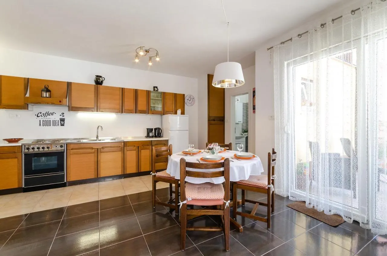 Slavka Apartment Crikvenica